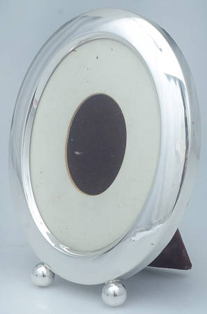 Sterling Hollowware Medium Oval Picture Frame