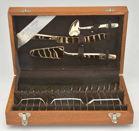 UNF966 (Brass) 20 Piece Dessert Set with Wooden Case