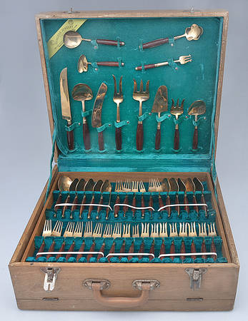 Bronzeware w/Rosewood Handle 95 Piece Set