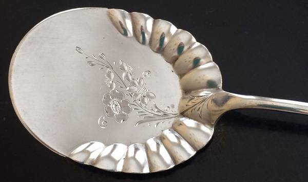 Victoria No. 80 (Sterling, 1885) Egg Server, Solid Piece