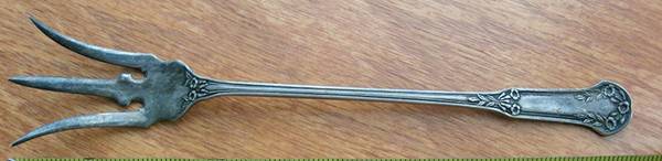 Trumpet Vine (Silverplate, 1912) Large Lettuce Serving Fork
