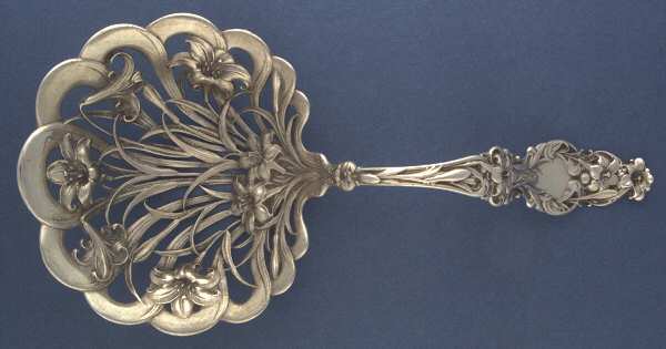 Lily (Sterling, 1902, Lion-Pat.1902) Large Pierced Bon Bon Server