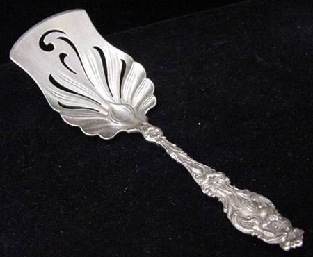Lily (Sterling, 1902, Lion-Pat.1902) Tomato Server, Solid Piece