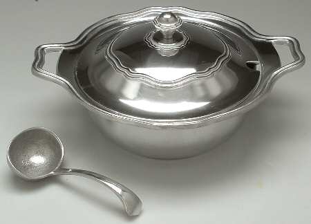 Queen Anne (Armetale, Hollowware, Glossy) Tureen with Lid and Ladle