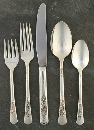 Wood Rose (Silverplate, 1950) 5 Piece Place Setting