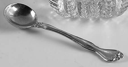 George & Martha Washington (Sterling, 1940) Master Salt Spoon