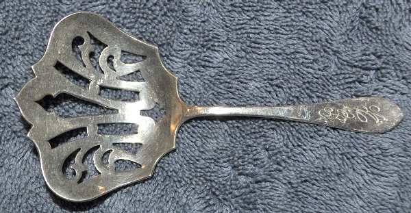 Colonial Antique (Sterling, 1922) Solid Bon Bon Spoon with Pierced Bowl