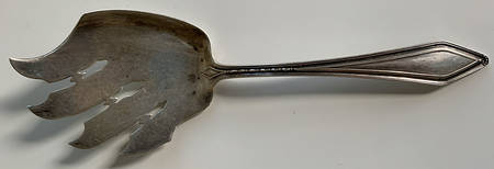 Governor Dummer (Sterling, 1925) Macaroni Server Solid Small