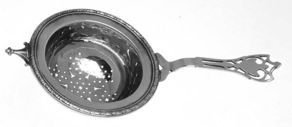Putnam (Sterling, 1920) Solid Individual Overcup Tea Strainer