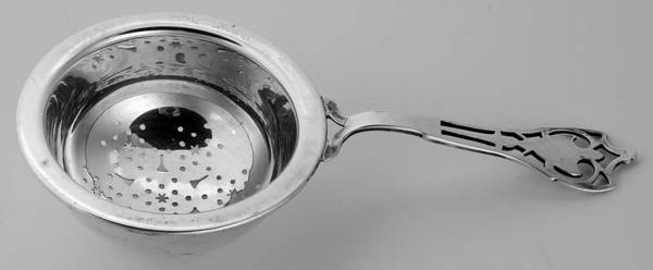 Putnam (Sterling, 1920) Solid Individual Overcup Tea Strainer