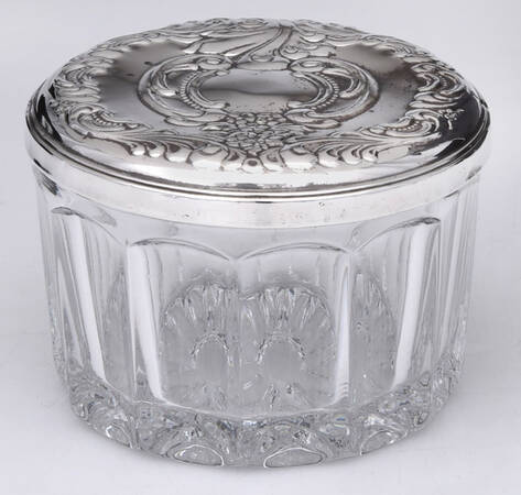 Grande Baroque (Sterling, Hollowware, 1 Hallmark) Sterling Lid for Crystal Powder Jar