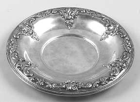 Grande Baroque (Sterling, Hollowware, 1 Hallmark) Small Round Sterling Tray