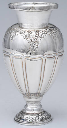 Grande Baroque (Sterling, Hollowware, 4 marks) Medium Sterling Vase with Box