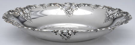 Grande Baroque (Sterling, Hollowware, 4 marks) 10" Round Vegetable with Box
