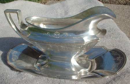 Chippendale (Silverplate, Hollowware) Plated Gravy Boat & Underplate