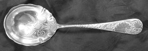 WDS22 (Sterling) Solid Shell Berry/Casserole Spoon
