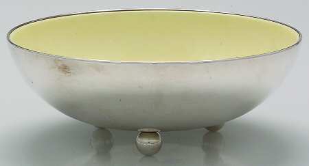 7601 (Sterling, Hollowware) 8" Round Pedestal Bowl W/Plastic Liner