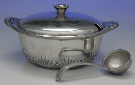 Scallop Handle (Hollowware) Tureen with Lid and Ladle