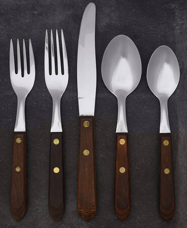 Town and Country Brown Maple (Stainless) 5 Piece Place Setting
