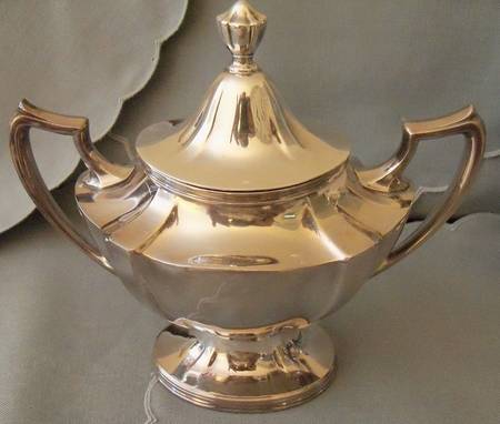 V570 (Silverplate, Hollowware) Sugar Bowl & Lid