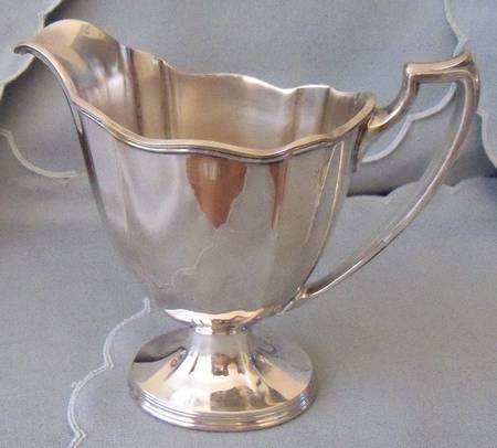 V570 (Silverplate, Hollowware) Creamer