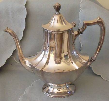 V570 (Silverplate, Hollowware) Silverplate Coffee Pot