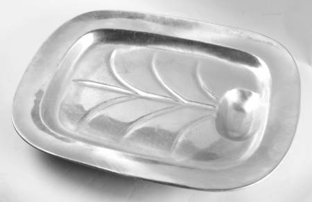 Well & Tree (Armetale, Hlwr, Glossy) 21" Oval Serving Platter