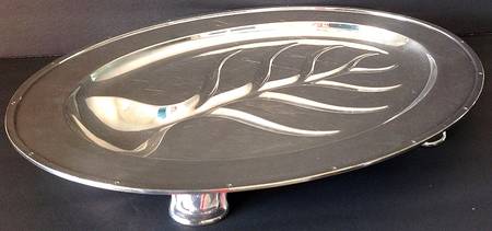 6675N (Silverplate, Hollowware) 18" 4 Toed Meat Platter with Well
