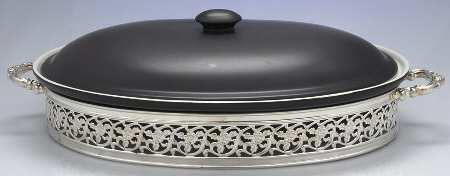 9095 (Silverplate, Hollowware) Oval Casserole Holder w/3 Quart China Liner