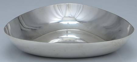 B146 (Sterling, Hollowware) 8" Triangular Bowl