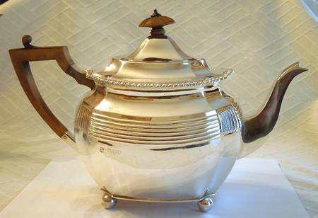 W7L1 (Sterling, Hollowware) Teapot
