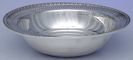 B43 (Sterling, Hollowware) 10" Pierced Round Vegetable