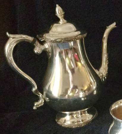 M612 (Silverplate, Hollowware) Silverplate Coffee Pot