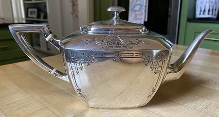 9161E (Sterling, Hollowware) Teapot