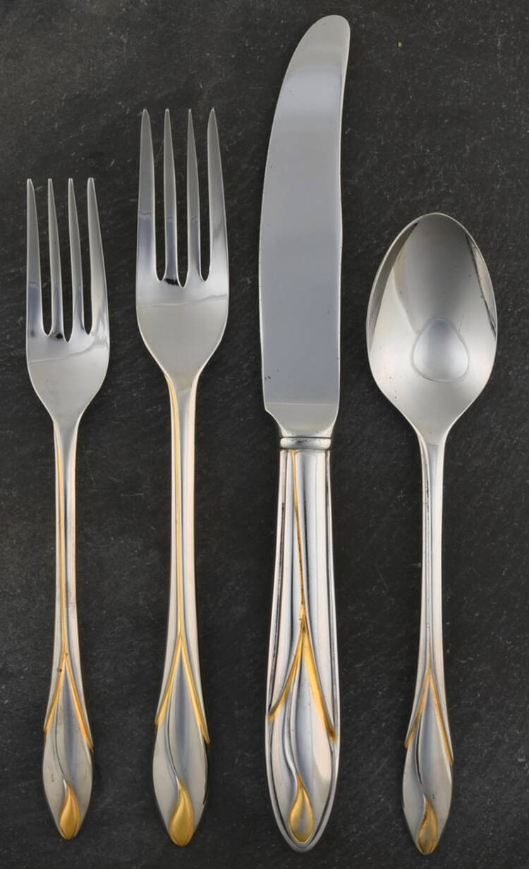 Iris Gold (Stainless) 32 Piece Estate Set