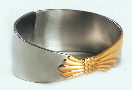 Lindi (Stainless, Gold Knot Accent) Napkin Ring