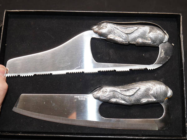 Bunnies (Aluminum, Hollowware) Meat Cutter - Set of 2