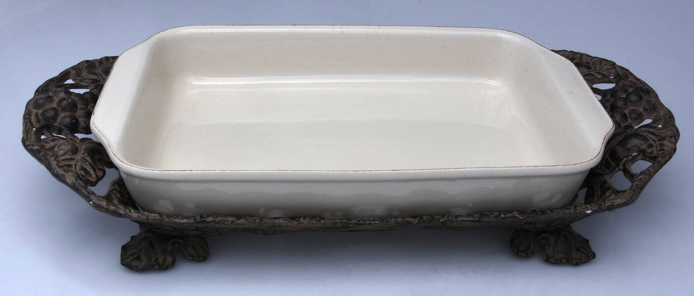Grape Tuscan (Metal, Hollowware) 3 Qt Ceramic Rectangular Casserole W/Holder