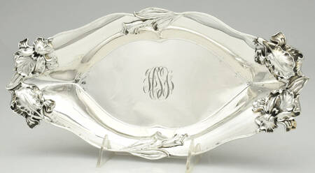 Fleur de Lis (Sterling, Hollowware) 12" Bread Tray