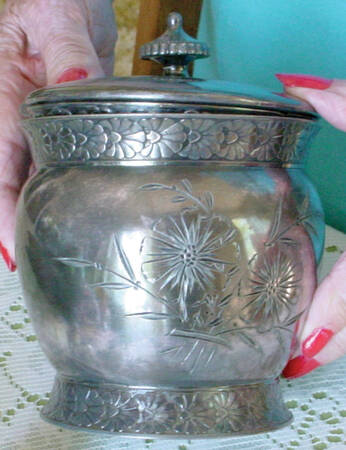 999 (Silverplate, Hollowware) Sugar Bowl & Lid