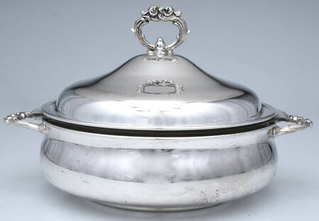 123E (Silverplate, Hollowware) 3 Qt Round Covered Casserole W/Liner