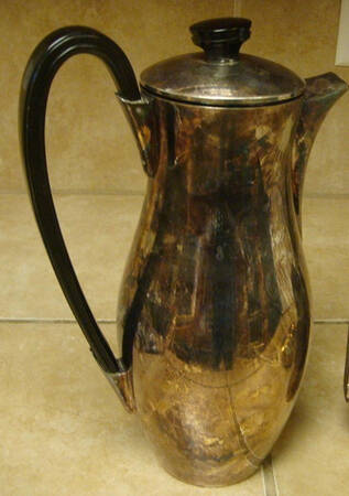 YC888 (Silverplate, Hollowware) Mini Coffee Pot with Black Handle