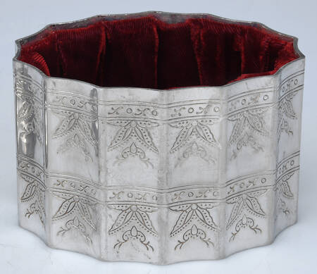 GOI39 (Silverplate, Hollowware) Jewelry Box No Lid