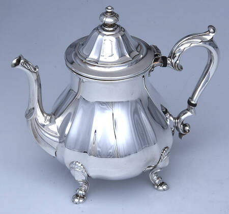 Chippendale (Silverplate, Hollowware, Four Toe) Teapot by International Silver