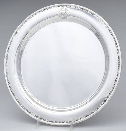 Triumph (Silverplate, 1925, Hollowware) Medium Round Silverplate Tray