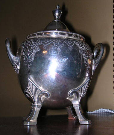 555 (Silverplate, Hollowware) Sugar Bowl & Lid