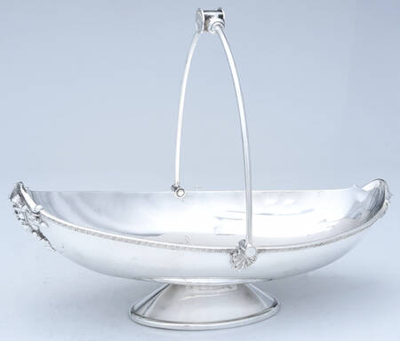 Medallion (Silverplate, Hollowware) by Meriden Britannia 