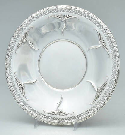 Fantasy (Silverplate, 1941, Hollowware) 11" Sandwich Plate