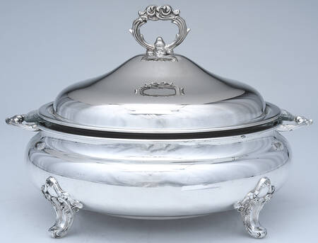 818 (Silverplate, Hollowware) 3 Qt Round Covered Casserole W/Liner