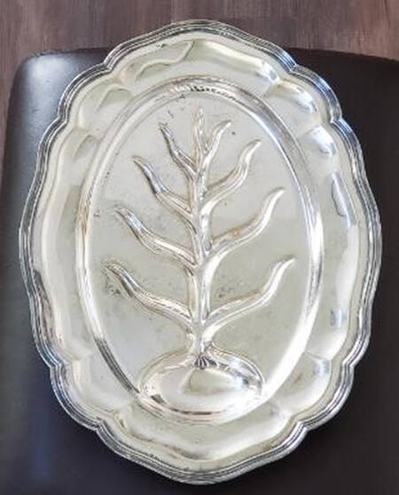 01161 (Silverplate, Hollowware) 18" 4 Toed Meat Platter with Well